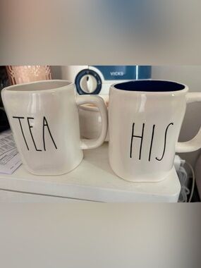 Rae Dunn mugs